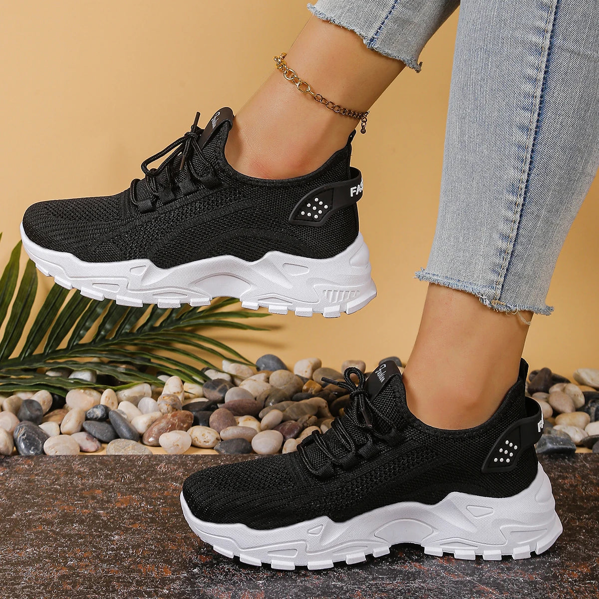 Black Women's Mesh Breathable Soft Sole Sports Shoes
